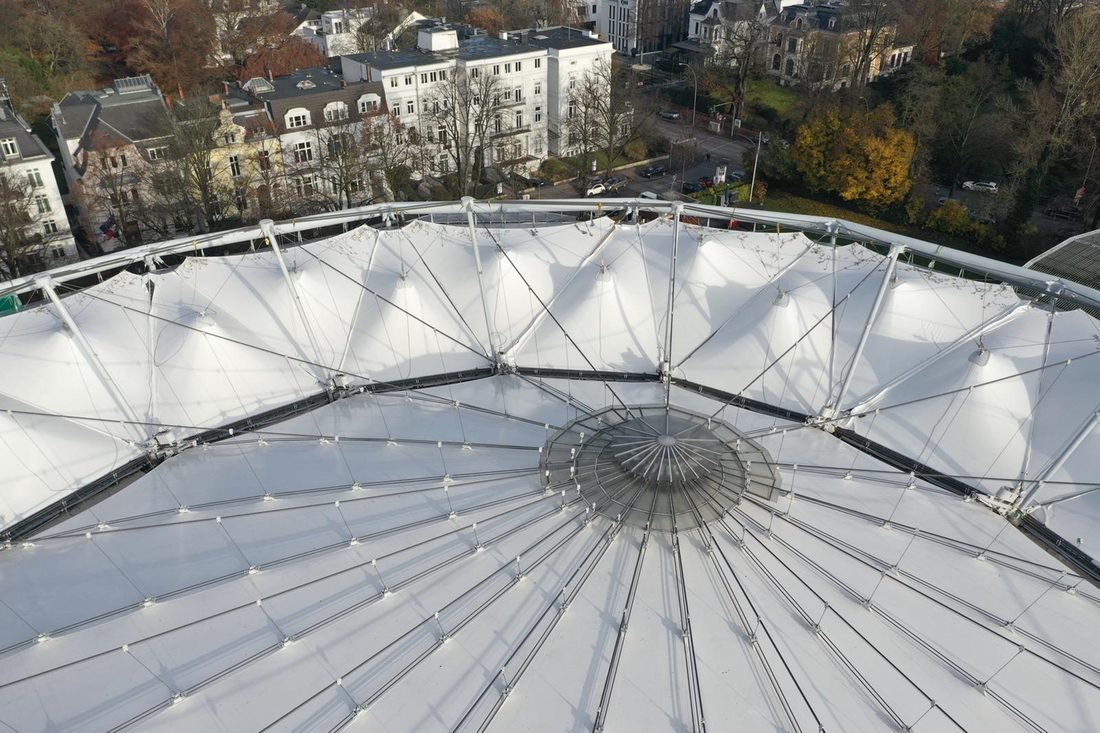 Radial cable system and tensile membrane roof detail at Rothenbaum tennis stadium in Hamburg