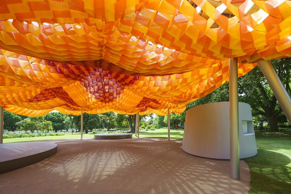 Intérieur MPavilion membrane textile Serge Ferrari structure ombrage architecturale