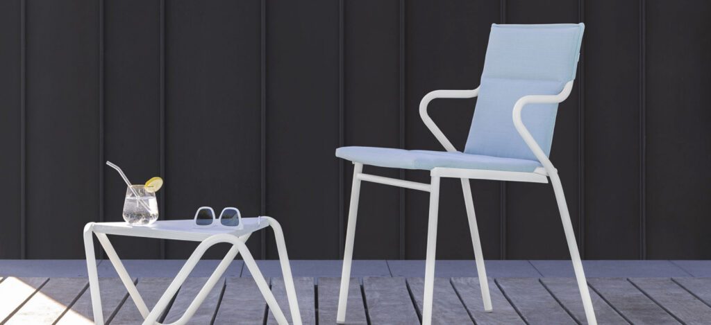 Fauteuil Lafuma Mobilier toile technique Serge Ferrari terrasse extérieure