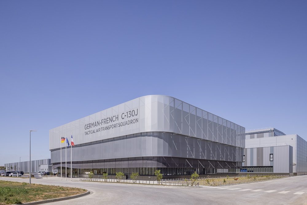 Façade textile Frontside View 381 – Base aérienne 105 Évreux escadron franco-allemand C-130J