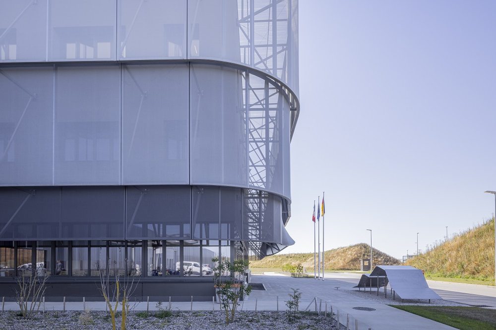 Angle de façade textile translucide Frontside View 381 – Base aérienne 105 Évreux