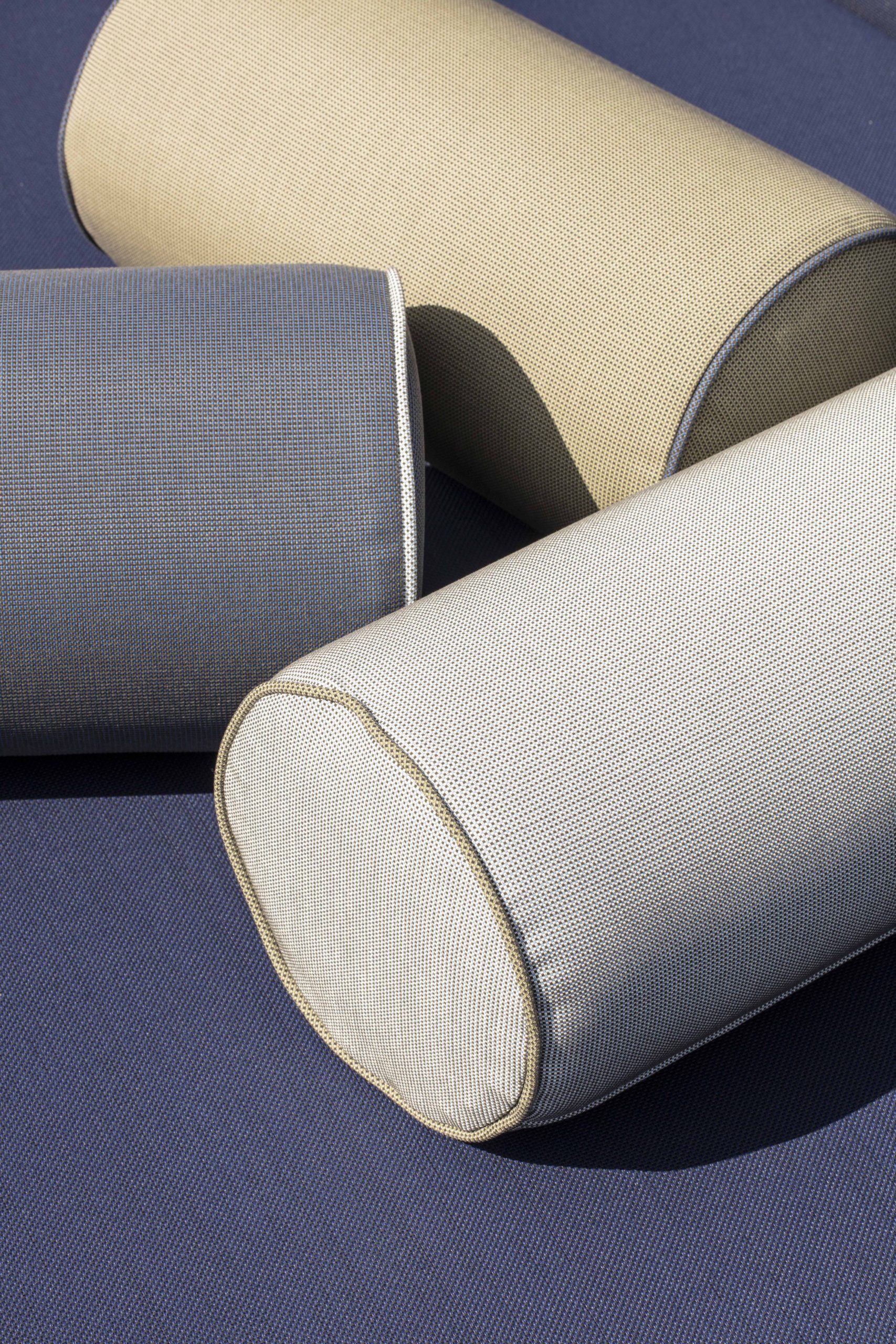 Coussins en toile Batyline Chill sur mobilier extérieur