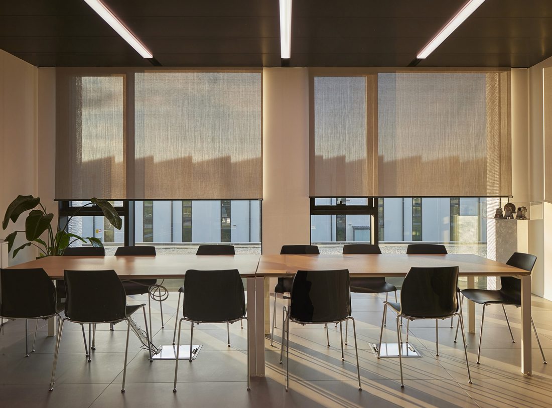 Bonfiglioli meeting room with textile roller blinds and filtered daylight
