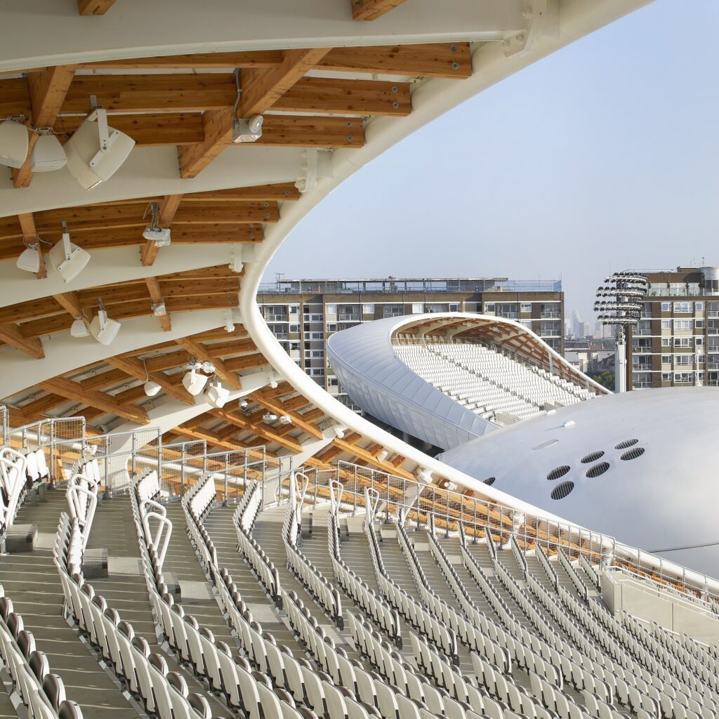 Structure de toiture textile Flexlight Advanced 902 S2 au-dessus des tribunes du Lord’s Cricket Ground à Londres