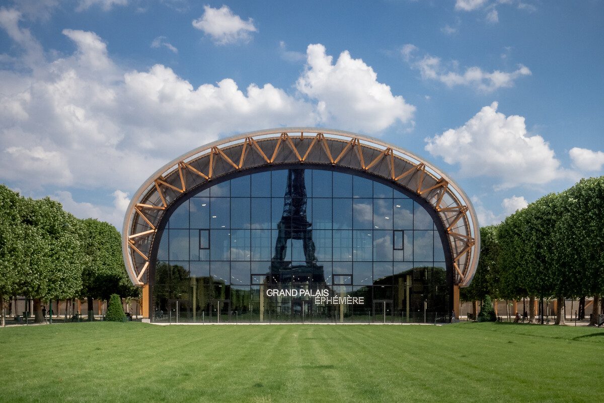 Grand Palais Éphémère Paris, architecture textile avec membrane Serge Ferrari sur le Champ-de-Mars.