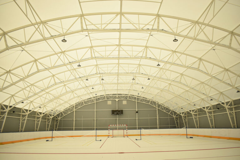 Shield 800 pour un toit tendu utilisé pour un complexe sportif