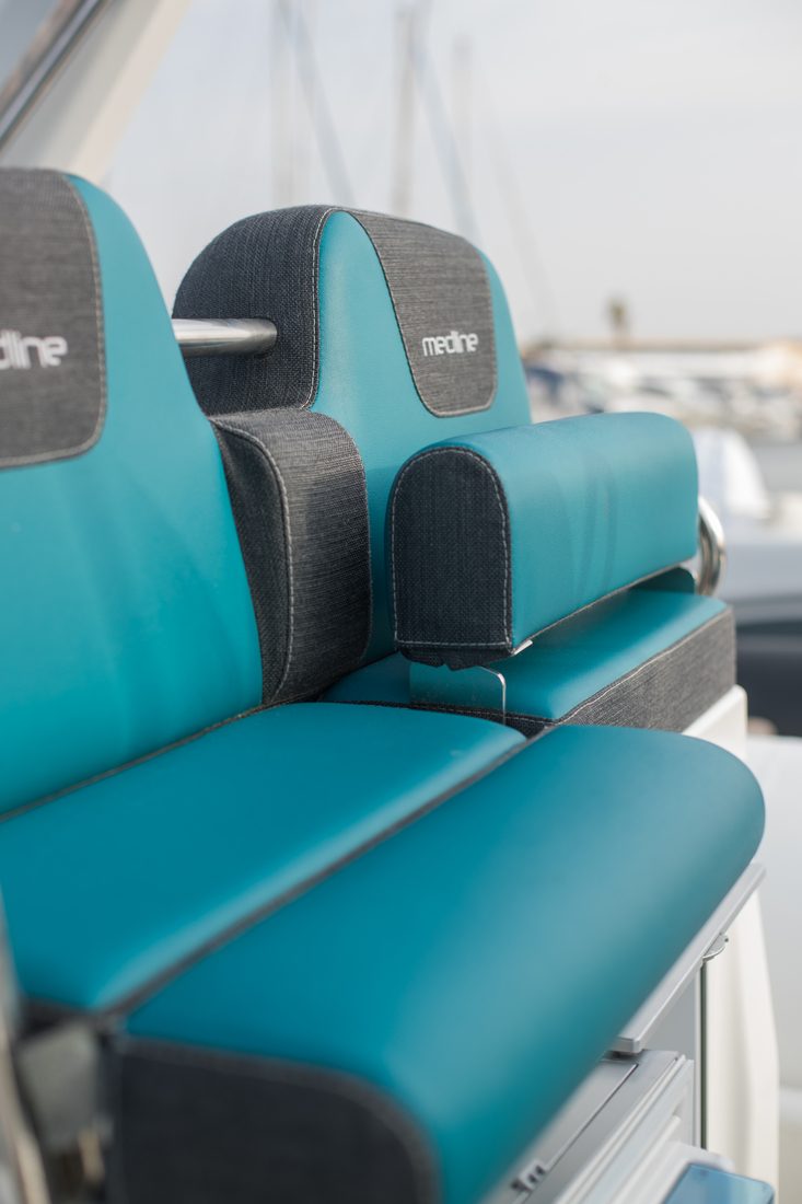 Sièges de bateau en matériaux composites résistants et design