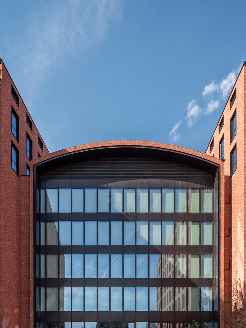 Soltis Loop Sunmate utilisé pour de la protection solaire pour Ivry Confluences