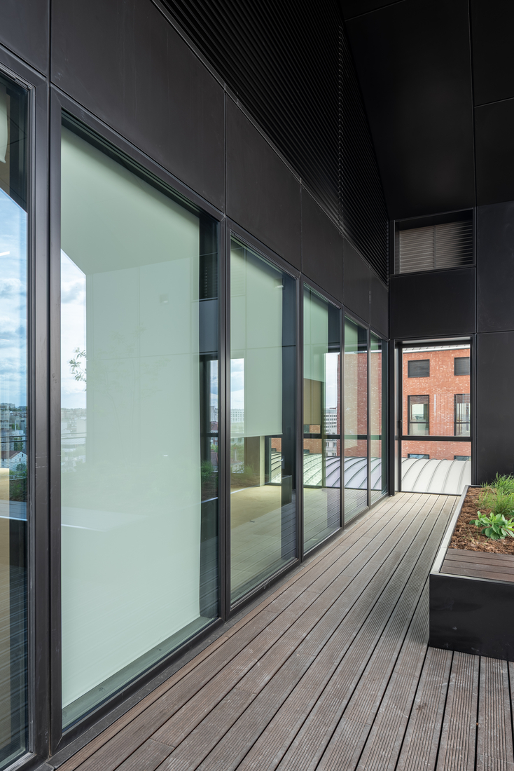 Soltis Loop Sunmate utilisé pour de la protection solaire pour Ivry Confluences