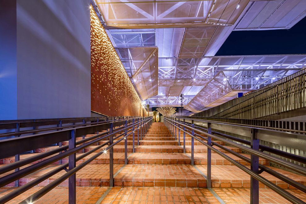 Intérieur Opportunity Pavilion Expo 2020 Dubai plafond textile Serge Ferrari