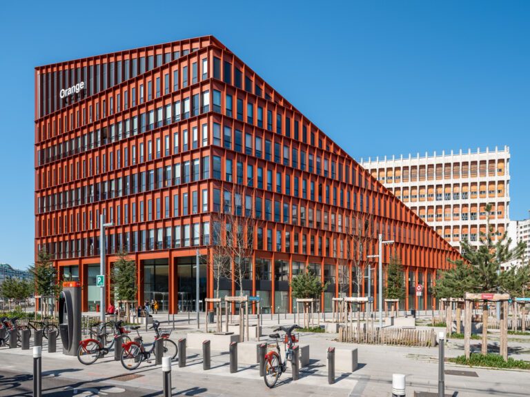 Bâtiment Orange Lumière Lyon architecture bureaux protection solaire Soltis
