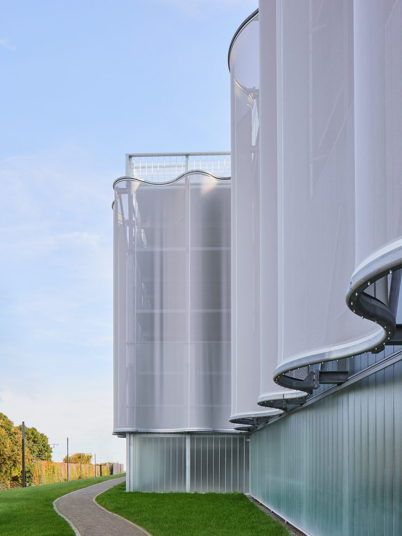 Texture et translucidité d’une membrane architecturale 3D