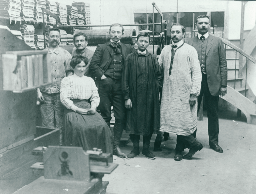 Photo 19e Siecle famille Ferrari