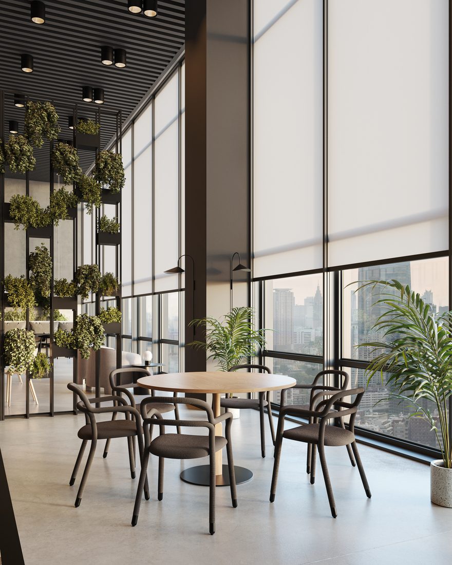 Espace de restauration lumineux avec grandes baies vitrées équipées de stores en membrane composite souple Serge Ferrari pour filtrer la lumière.