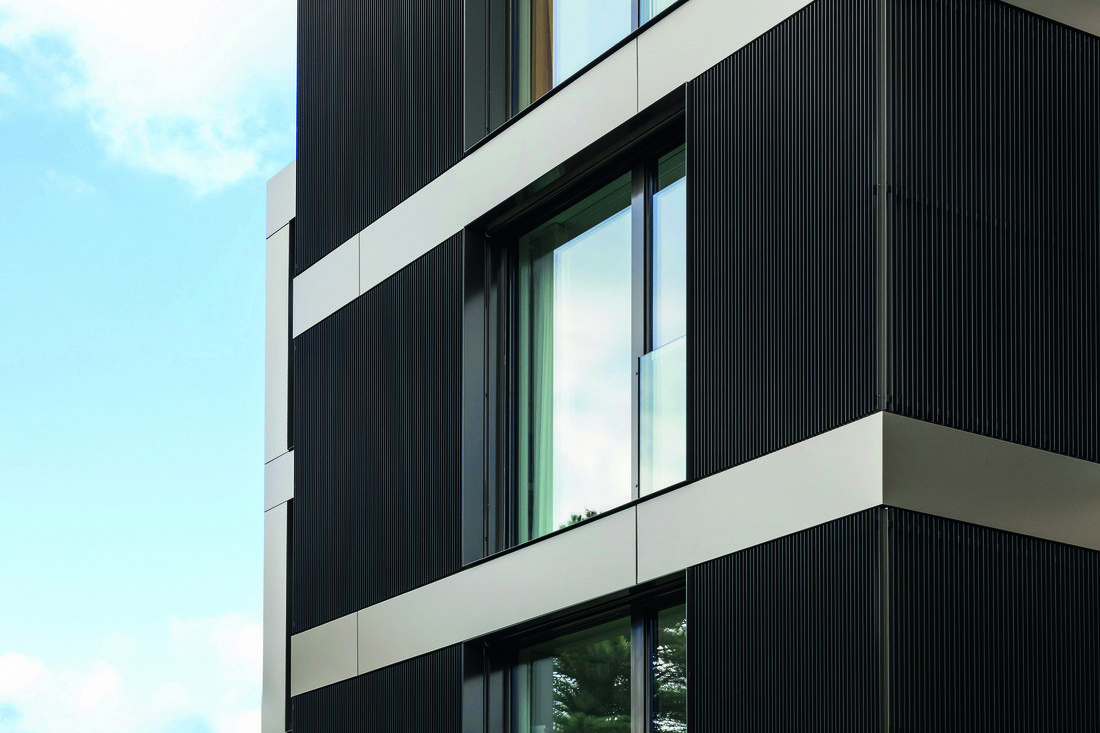 Façade architecturale moderne intégrant une membrane imperméable et respirante