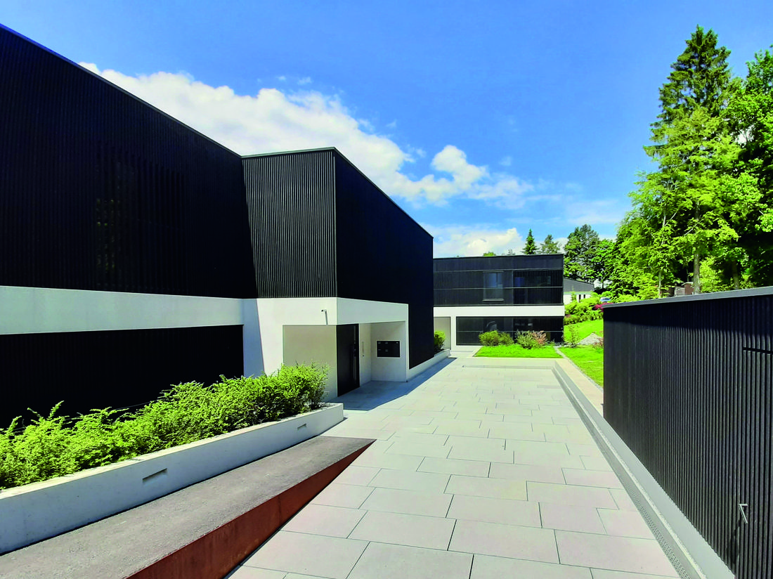 Bâtiments contemporains avec façades ventilées et membrane technique