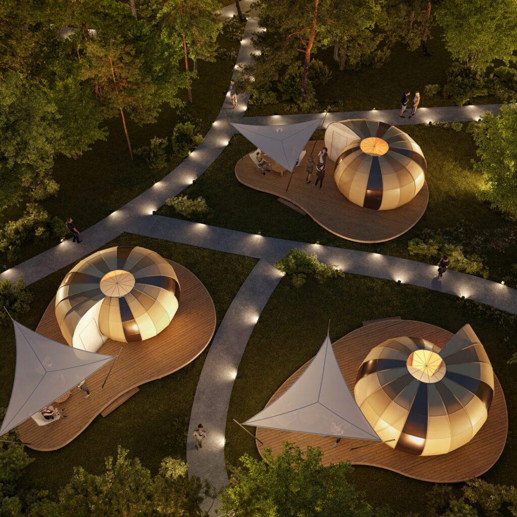 Vue aérienne de nuit de lodges de glamping éclairés avec voiles d’ombrage en toile tendue
