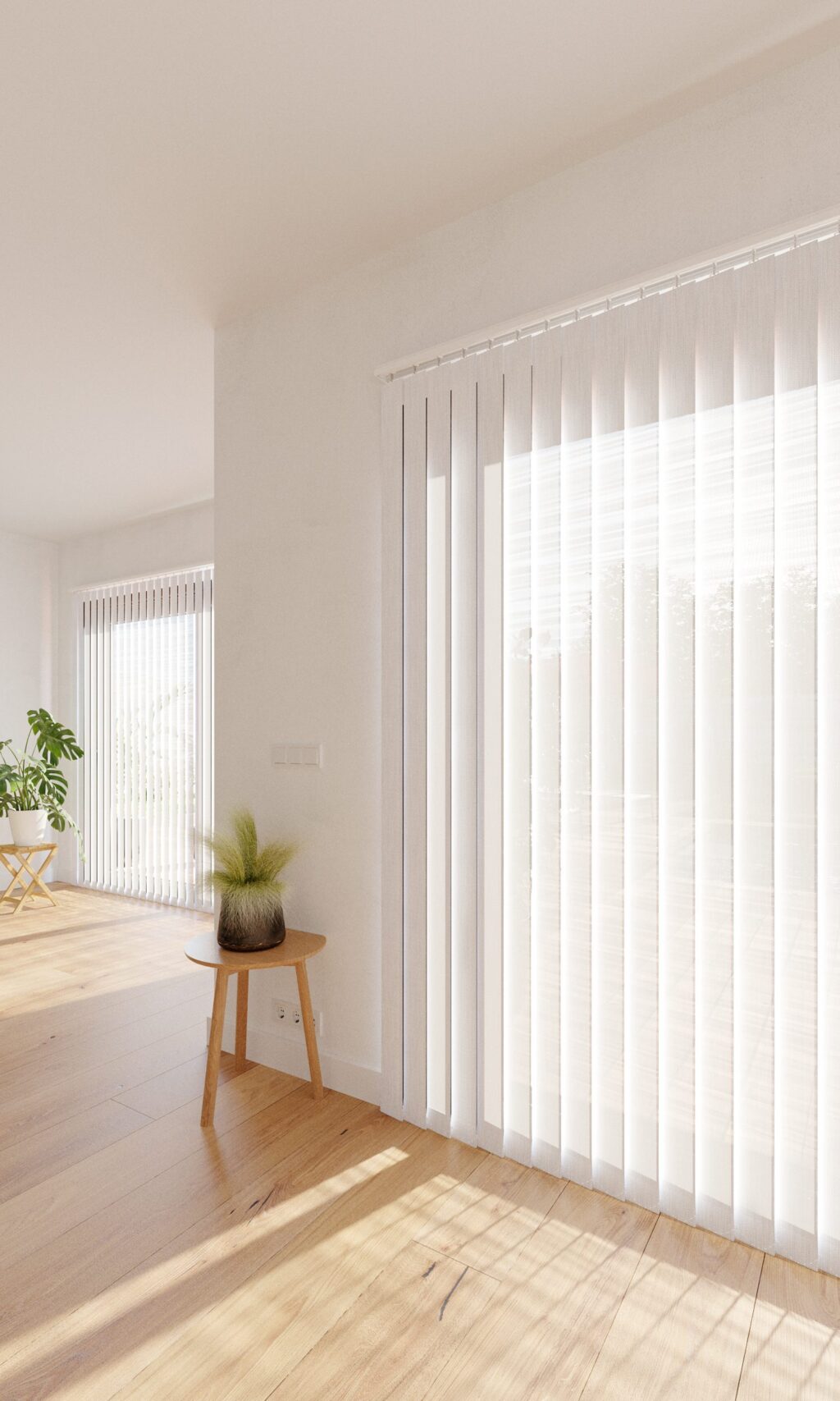 Stores verticaux textiles blancs diffusant la lumière dans un intérieur minimaliste