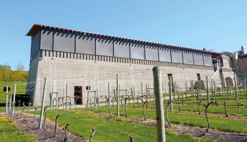 Façade textile ventilée sur bâtiment agricole de séchage