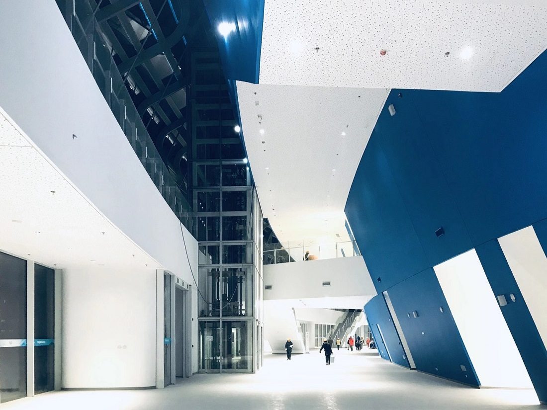 Hall intérieur du National Speed Skating Oval Beijing avec solutions textiles Serge Ferrari