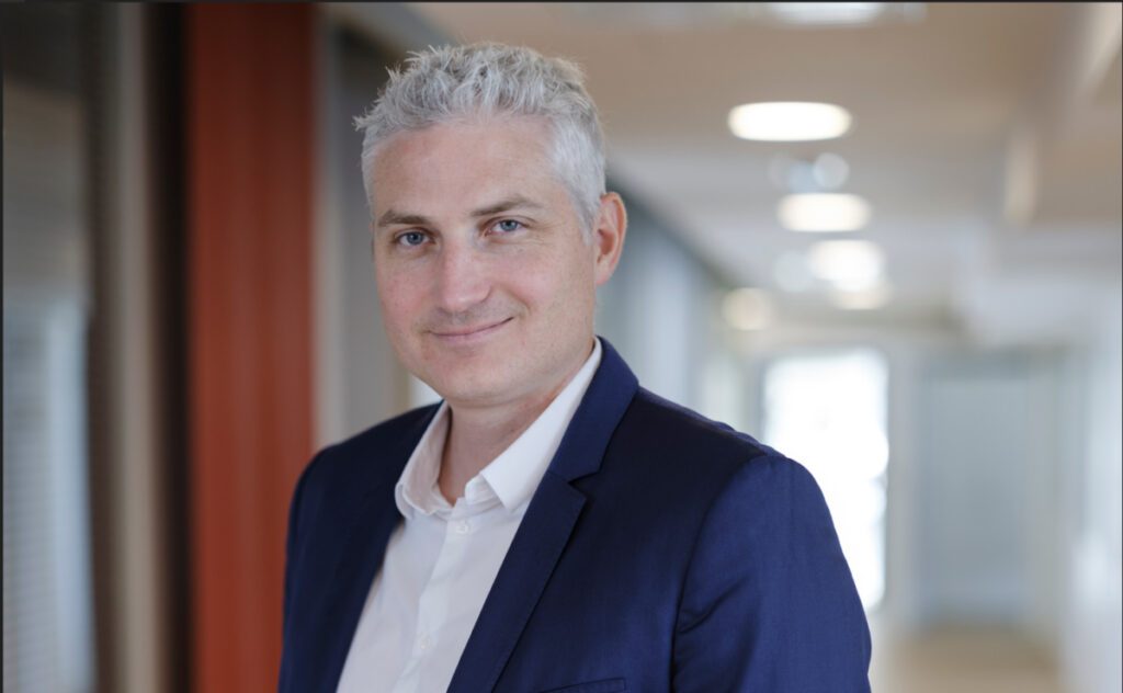 Portrait du dirigeant de Serge Ferrari Group, spécialiste des membranes composites souples