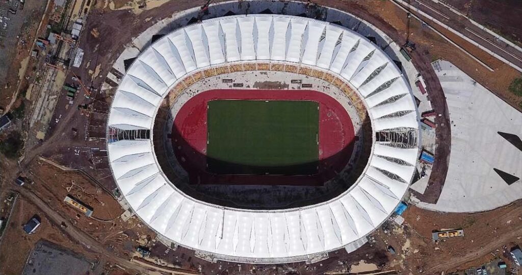 Vue aérienne stade CAN 2021 avec toiture textile Serge Ferrari