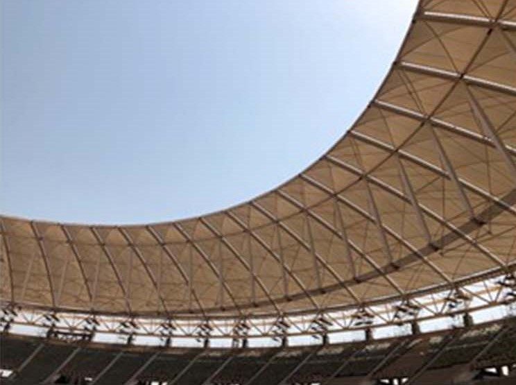 Structure de toiture textile stade CAN 2021 membrane Serge Ferrari