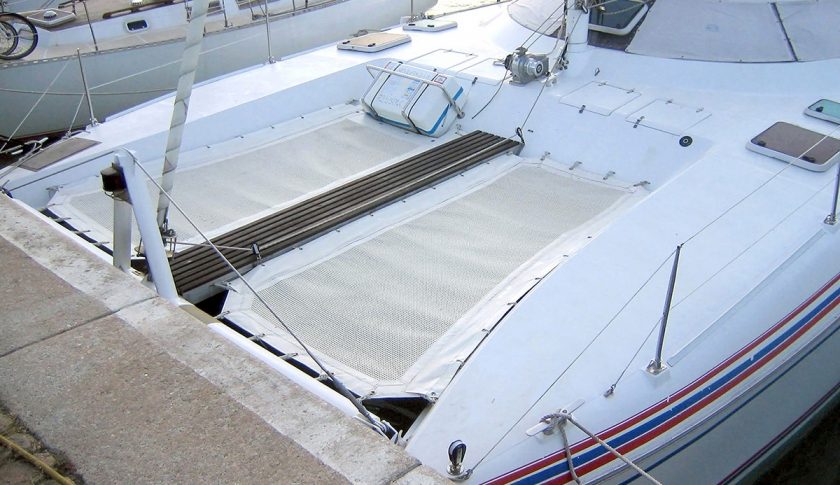 Filet trampoline en textile technique sur catamaran