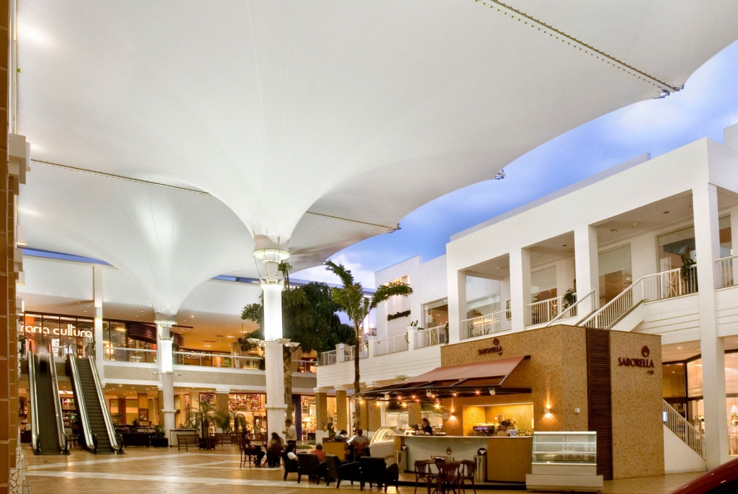 Dak van het winkelcentrum CasaPark in Brazilië