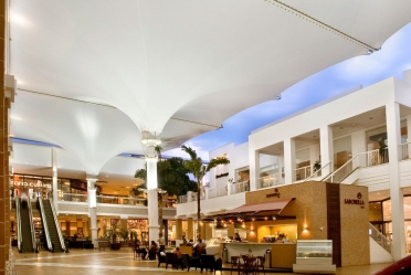 Toiture du centre commercial CasaPark au Brésil
